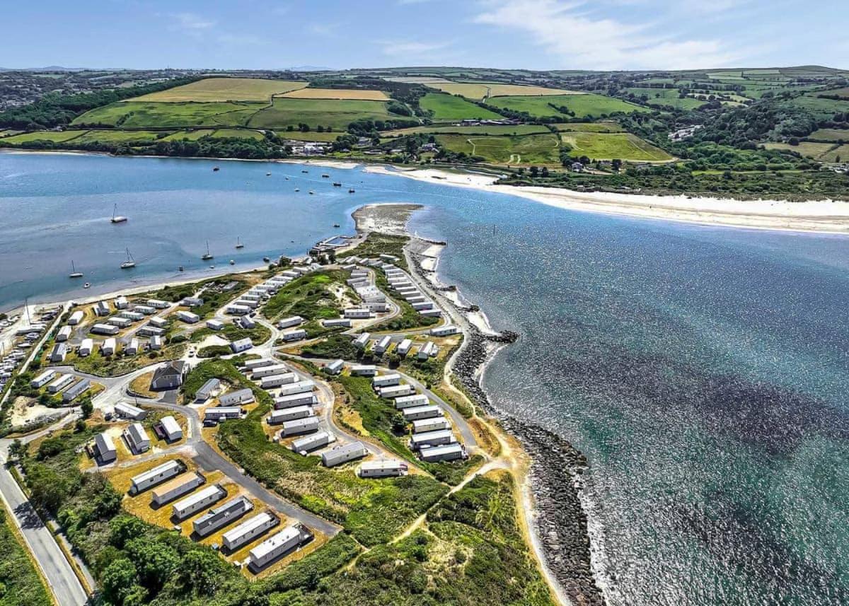 Waters Edge Leisure Park Hotel Cardigan Exterior photo